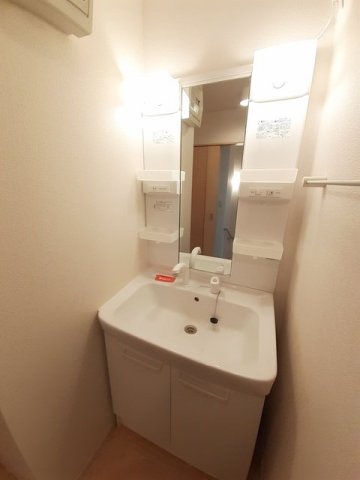 洗面設備　コンパクトで使いやすい洗面所