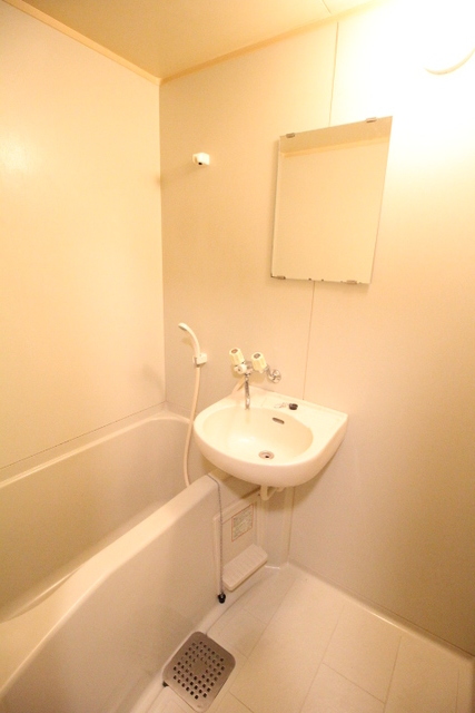 バス・シャワールーム　お掃除しやすい☆洗面台付き２点ユニットです☆