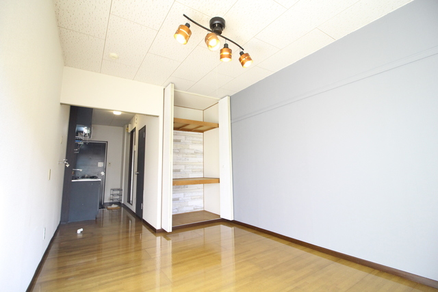 居室・リビング　お洒落な照明器具付のお部屋★