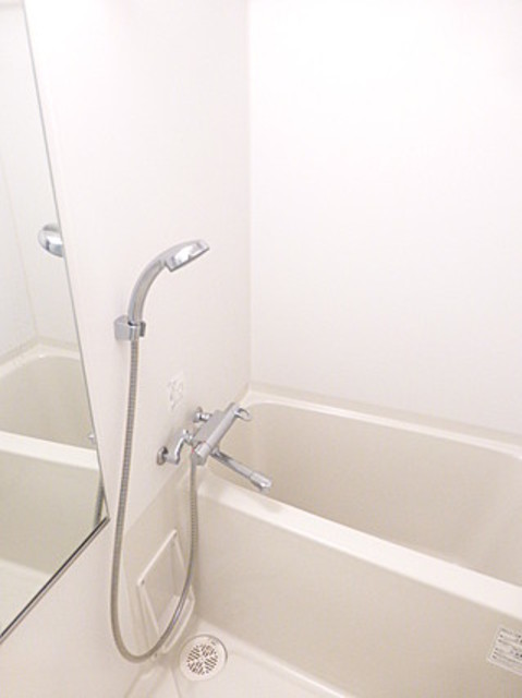 バス・シャワールーム　コンパクトで使いやすいお風呂です