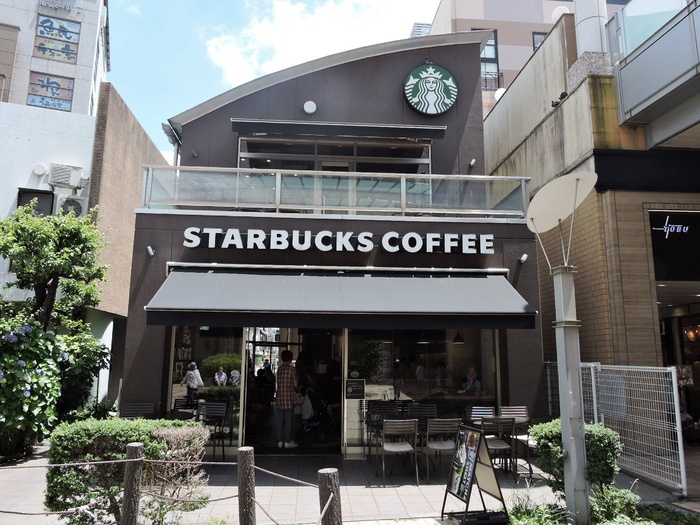 飲食店　スターバックス（飲食店）まで908m