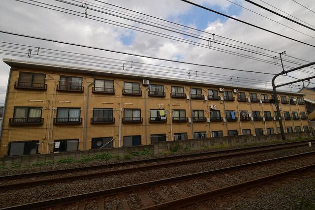 建物外観　３階建て