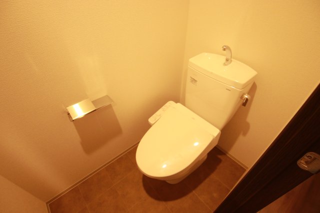 トイレ　※別室の参考写真の為、現況優先です。