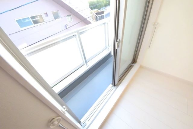 バルコニー　室内からのバルコニーです