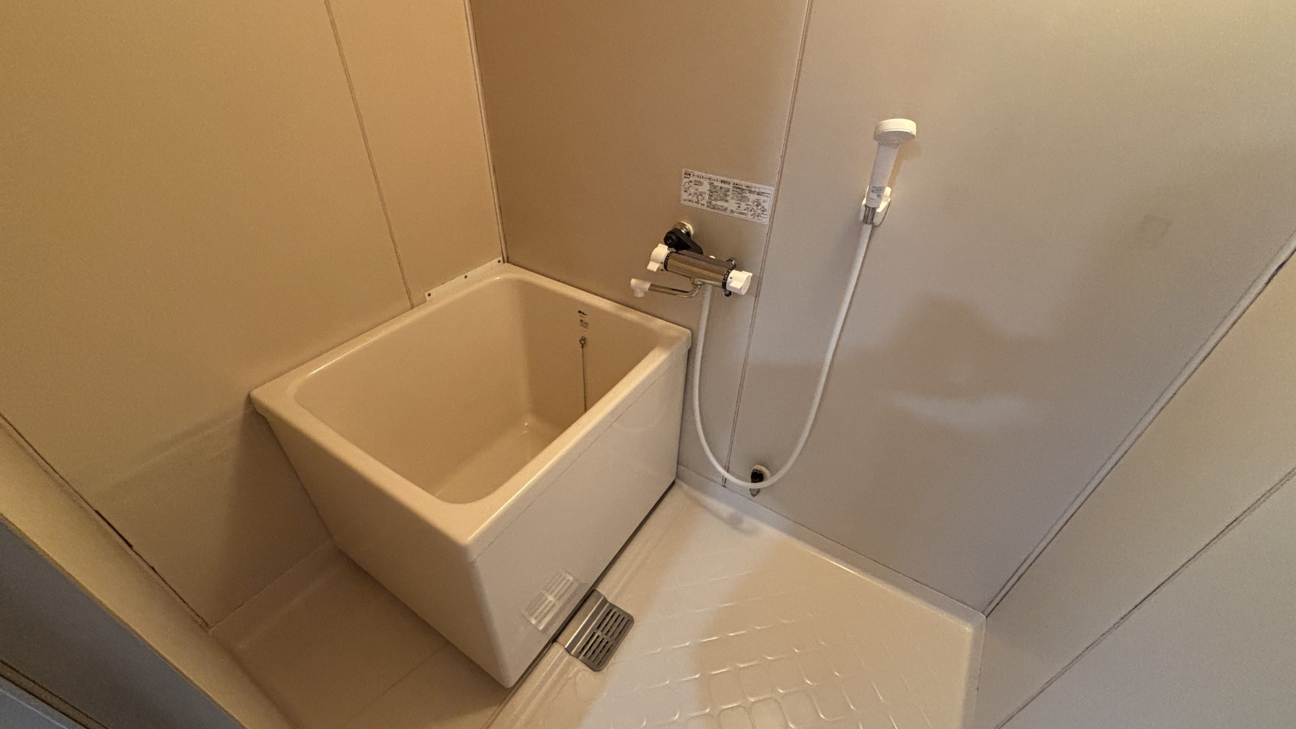 バス・シャワールーム　清潔なバス・シャワールーム