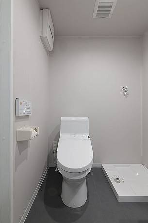 トイレ　温水洗浄便座付きです♪