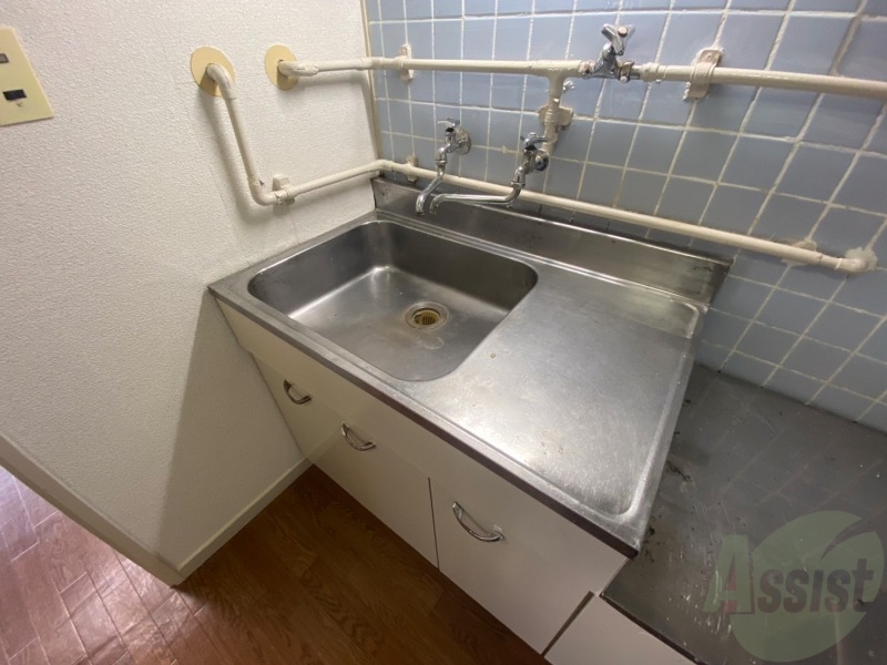 洗面設備　キッチンのシンクはピカピカで掃除意欲が湧いてきそう！