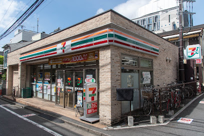 コンビニ　セブンイレブン港区北青山３丁目店（コンビニ）まで348m