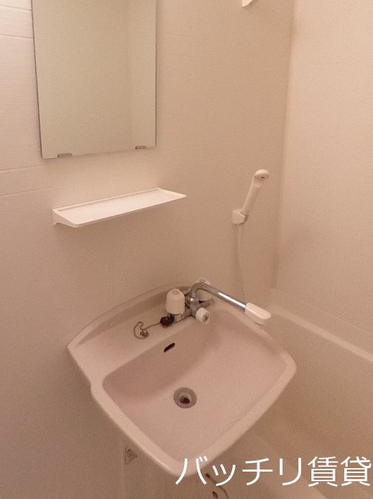 洗面設備　同型タイプの為、現状を優先致します。
