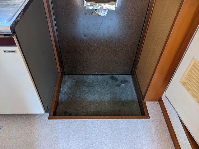 玄関　２階南向き！