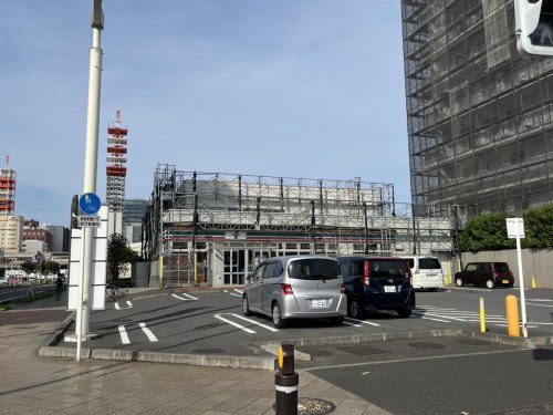 コンビニ　セブンイレブン 千葉中央港1丁目店（コンビニ）まで69m