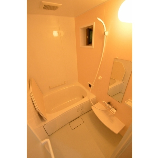 バス・シャワールーム　浴室（窓付き）