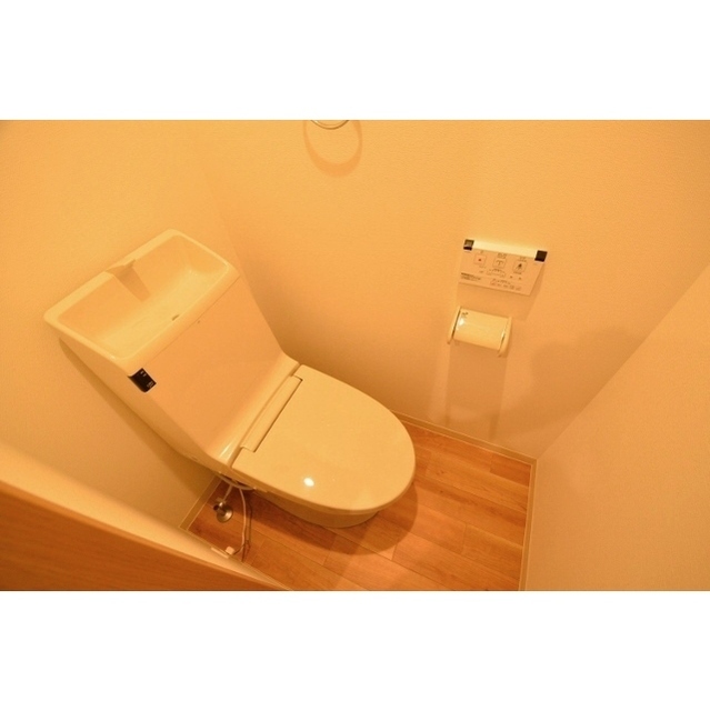 トイレ　温水洗浄便座