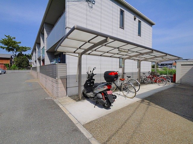 その他共有部分　屋根付きの自転車置き場です