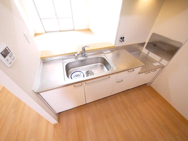 キッチン　コンパクトなキッチンで掃除もラクラク