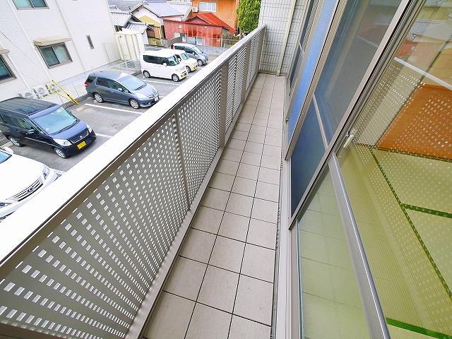 バルコニー　落ち着いた時間を過ごせるバルコニーです