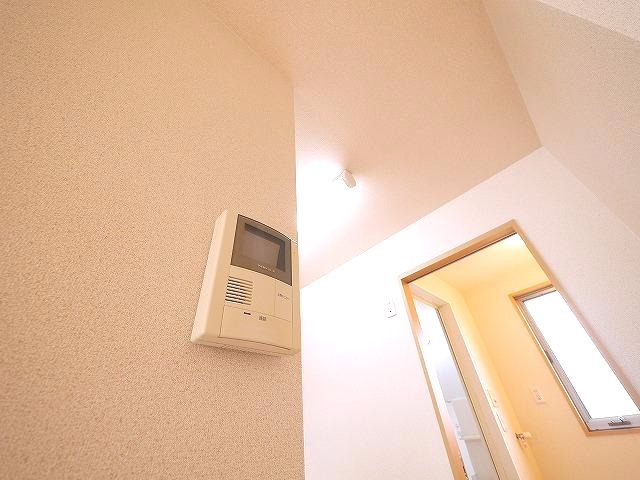 セキュリティ　モニター付きインターホンが付いてます