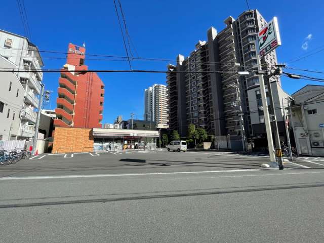 コンビニ　セブンイレブン（コンビニ）まで243m