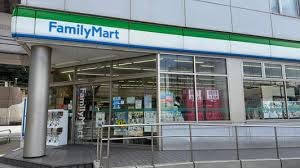 コンビニ　ファミリーマート（コンビニ）まで30m