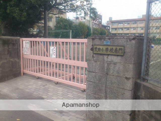 幼稚園・保育園　荒田小学校（幼稚園・保育園）まで600m