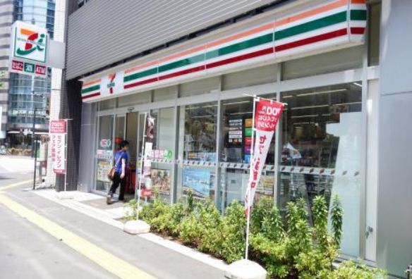 コンビニ　セブンイレブン文京本郷3丁目店（コンビニ）まで213m