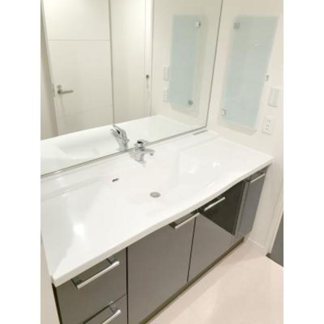 洗面設備　※写真は同タイプ住戸です。