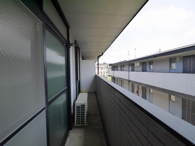 バルコニー　お洗濯にも便利なバルコニー付き