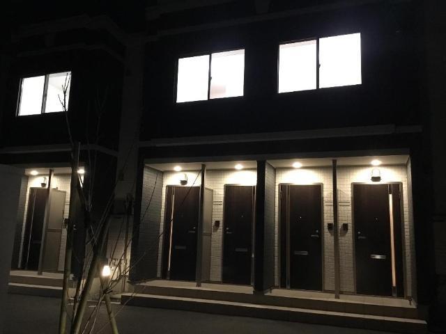 エントランス　外観写真（夜）