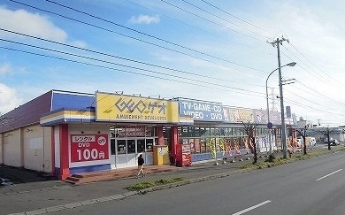 レンタルビデオ　ゲオ下長店（レンタルビデオ）まで900m