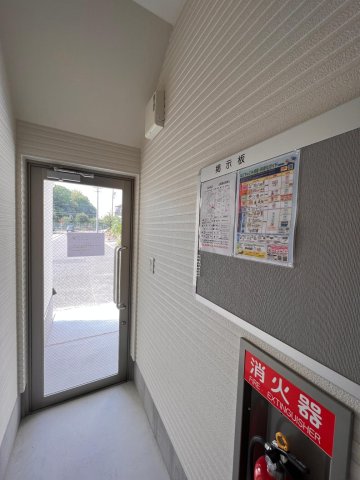 ロビー　オートロック＆防犯カメラで安心、毎月２回清掃のチェックあり