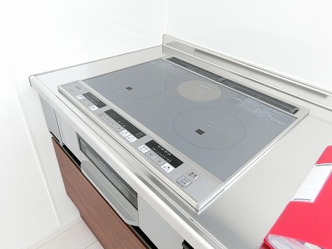 キッチン　※参考写真※グリル付きIH3口のシステムキッチンです☆IHは