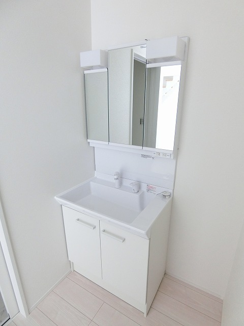 洗面設備　※参考写真※洗髪洗面化粧台で忙しい朝にも寝癖の付いた頭にも優