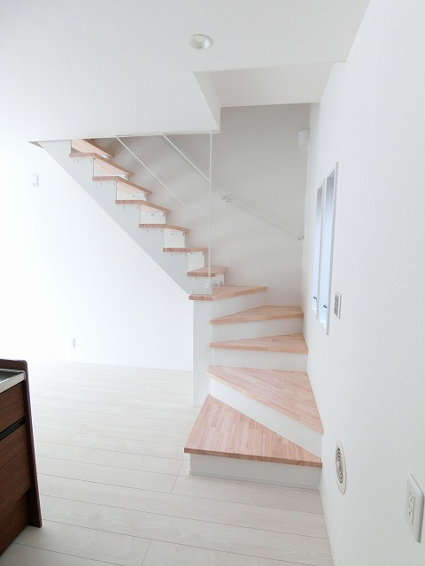 その他　※参考写真※2階に繋がる階段がリビングダイニングキッチンにあ