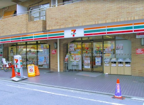 コンビニ　セブンイレブン 上目黒3丁目店（コンビニ）まで883m