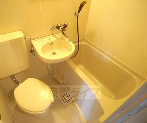 バス・シャワールーム　シンプルなユニットバス