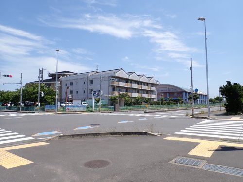 中学校　潮来市立日の出中学校（中学校）まで589m