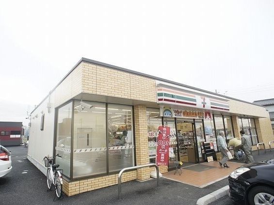 コンビニ　セブンイレブン（コンビニ）まで210m