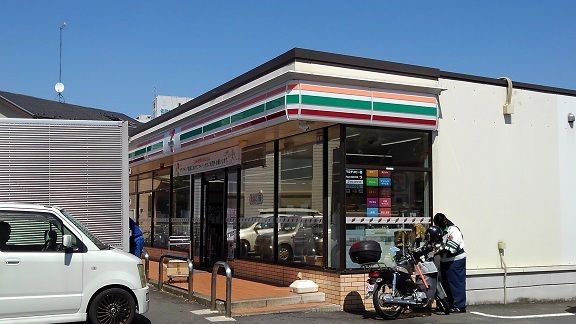 コンビニ　セブンイレブン（コンビニ）まで750m