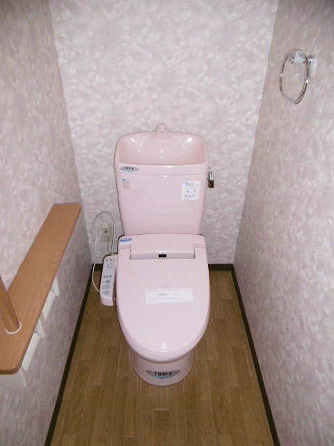 トイレ　※写真は　別号室