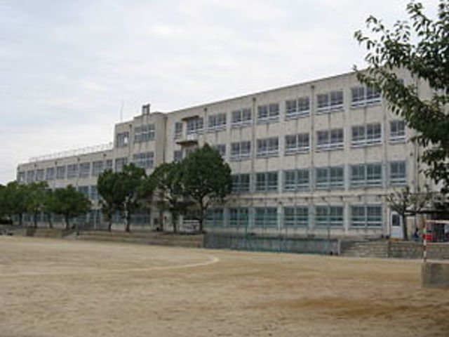 中学校　堺市立日置荘中学校（中学校）まで778m