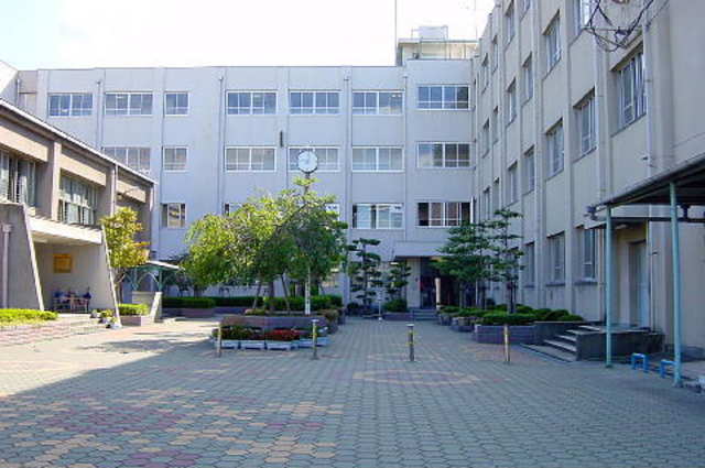 小学校　高槻市立西大冠小学校（小学校）まで860m