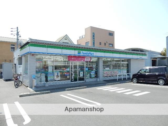 コンビニ　ファミリーマート西長瀬店（コンビニ）まで329m
