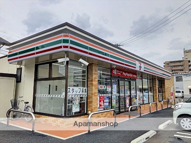 コンビニ　セブンイレブン（コンビニ）まで766m