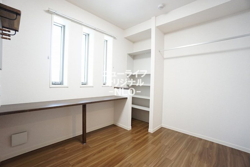 その他設備　ワークカウンターがあり書斎や勉強部屋として活用できます☆
