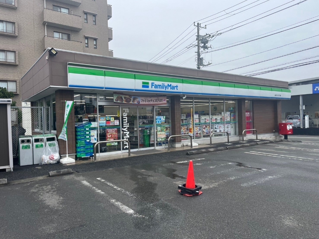 コンビニ　ファミリーマート 藤沢石川五丁目店（コンビニ）まで451m