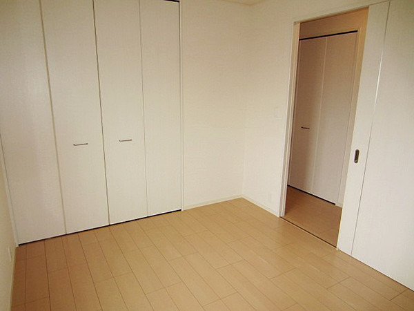 居室・リビング　明るい洋室です