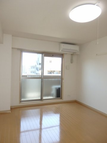 居室・リビング　ゆったり過ごせる居間です