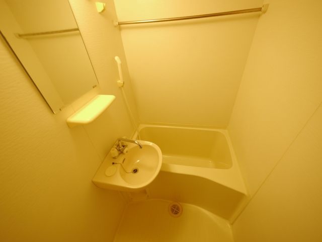 バス・シャワールーム　★ゆったりとしたバスルームです★