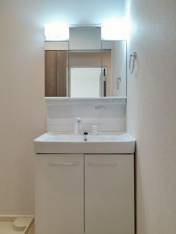 洗面設備　独立洗面台です