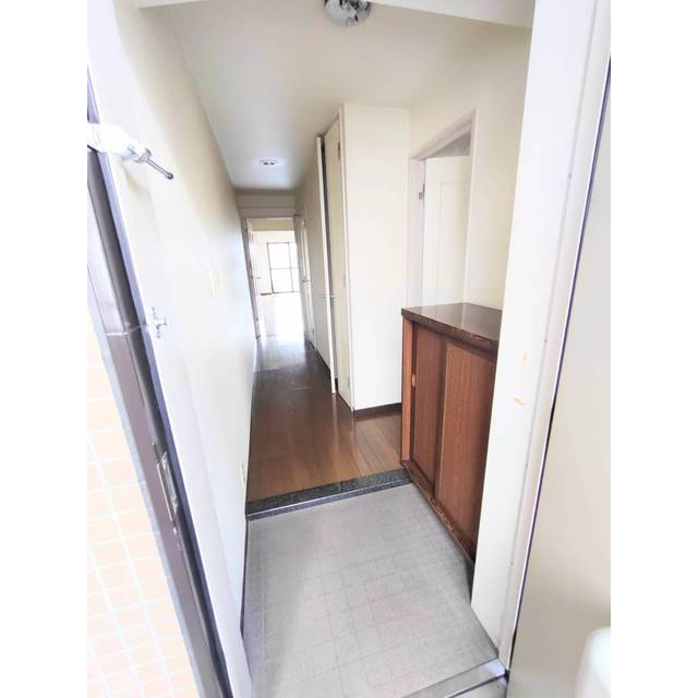 玄関　下駄箱あり